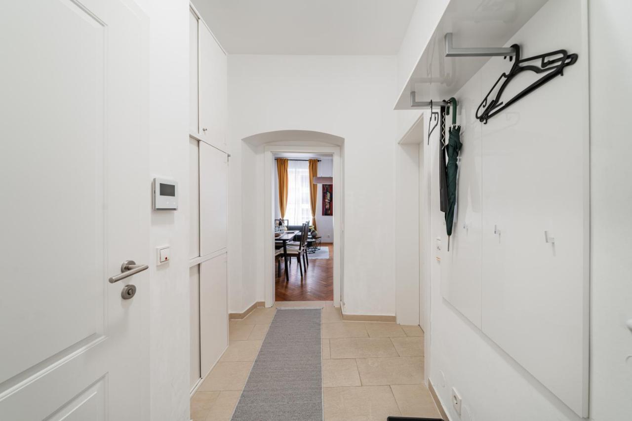 וינה 15 C&J'S Apartment מראה חיצוני תמונה