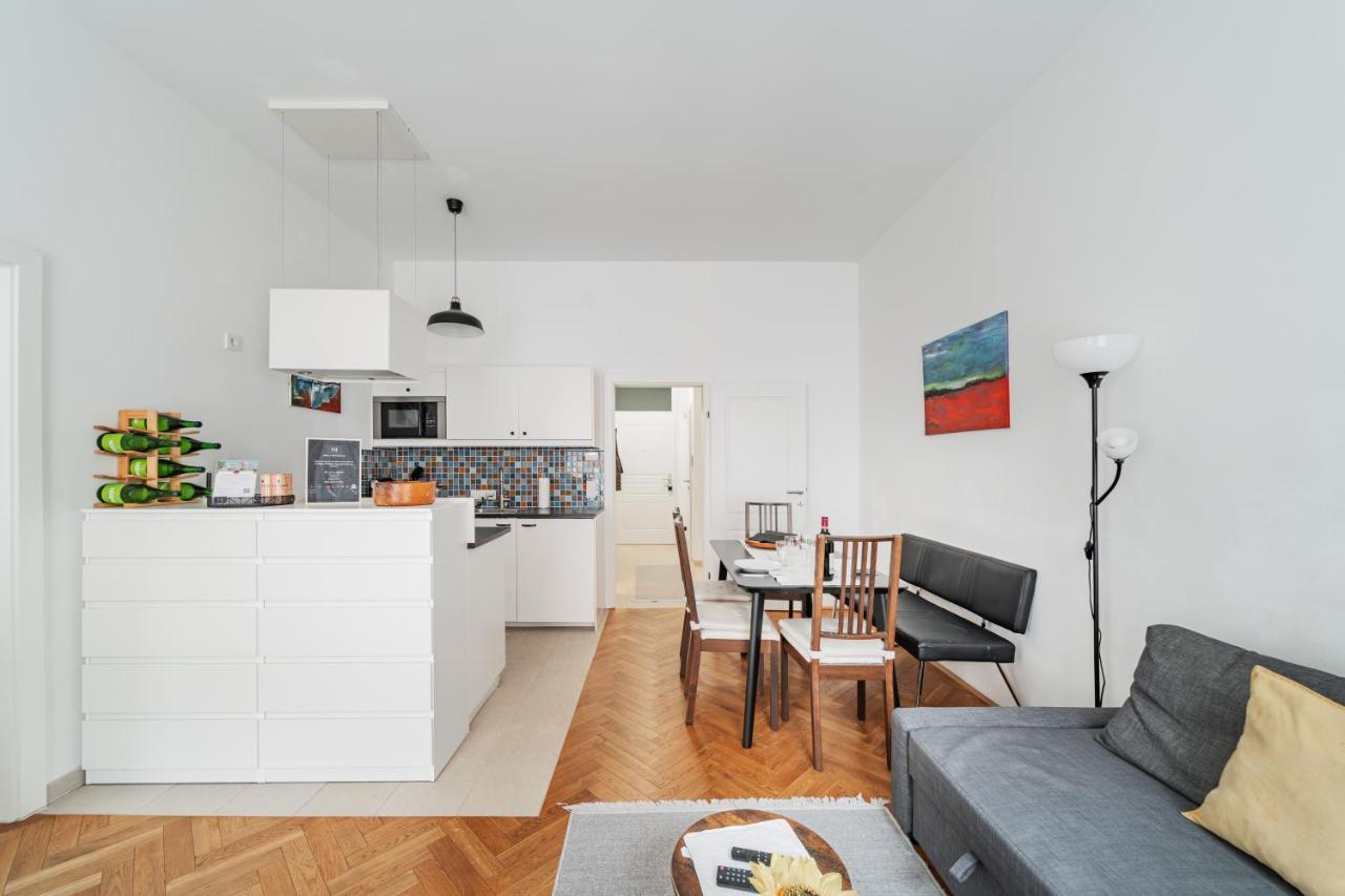 וינה 15 C&J'S Apartment מראה חיצוני תמונה