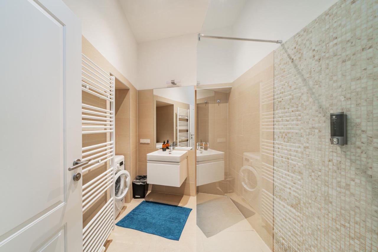 וינה 15 C&J'S Apartment מראה חיצוני תמונה