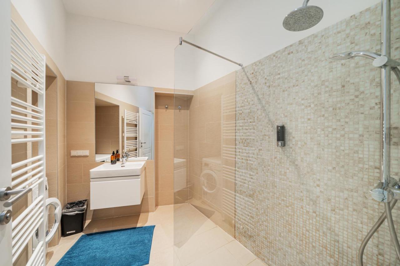 וינה 15 C&J'S Apartment מראה חיצוני תמונה