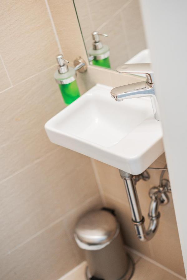 וינה 15 C&J'S Apartment מראה חיצוני תמונה